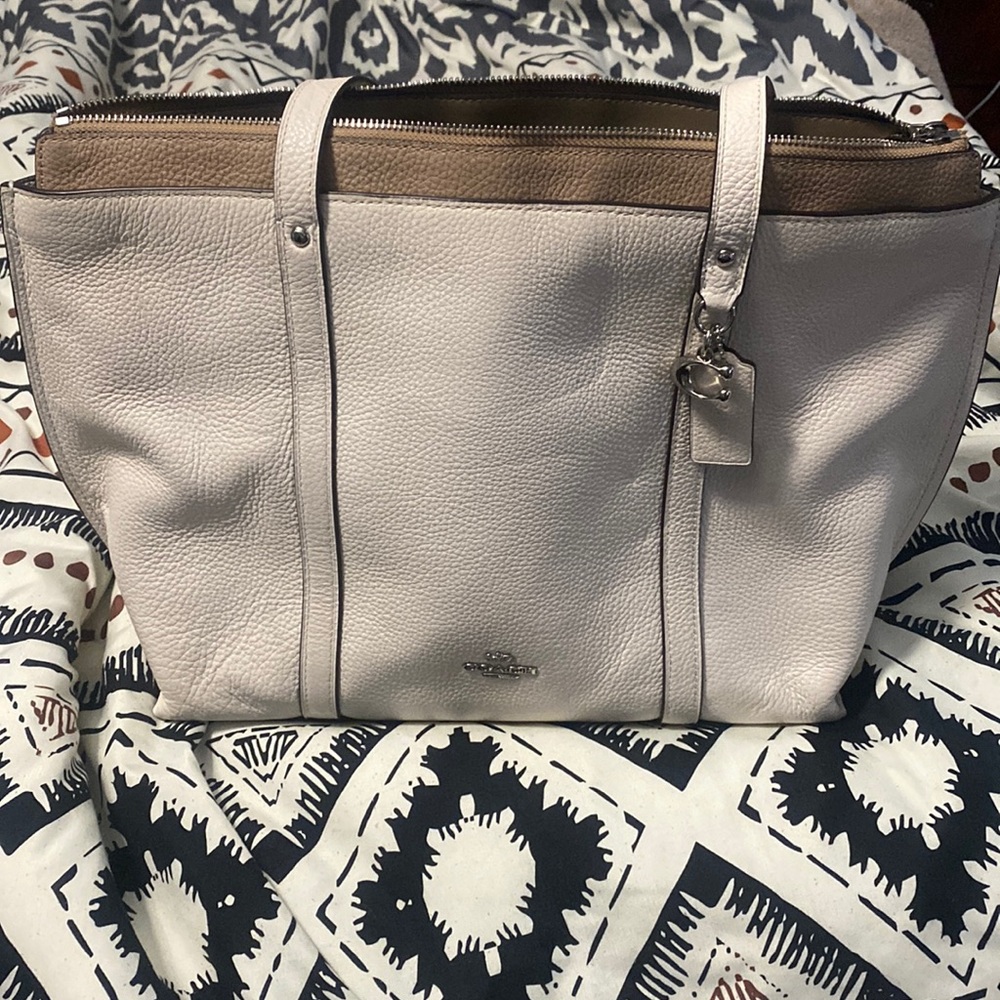 Coach bag used only a handful of times, great condition
